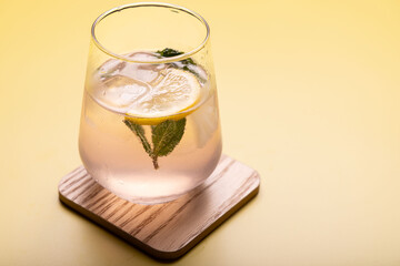 tea with lemon and mint