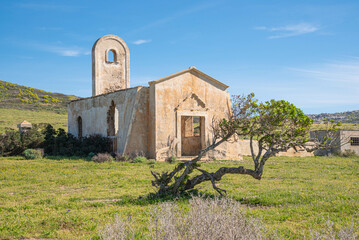 Chiesa antica nell'isola di Asinara, nord Sardegna.