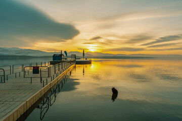 Obraz premium Sunset over the Liptovska Mara reservoir, Slovakia.