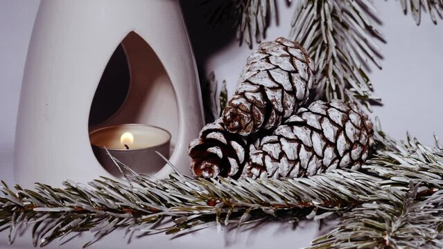 Zen Essential oil burner with winter pine cones 
