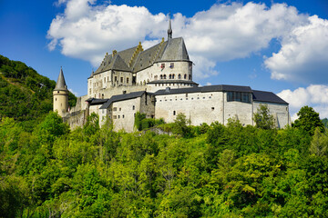 Fototapeta na wymiar Burg und Schloss von Vianden im Großherzogtum Luxemburg