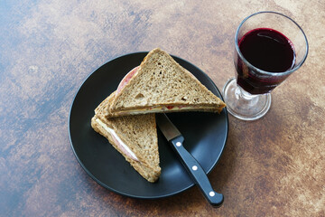 Sandwich mit Schinken und Käse