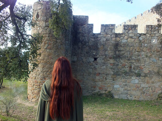 Dama en el castillo de La Adrada