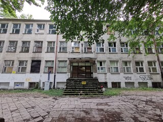 Opuszczona szkoła podstawowa 239 w Warszawie dzielnica Wola
