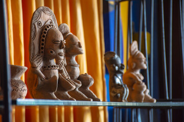 Explorando la Magia de la alfarería en nuestra colección de figuras en barro © Valen