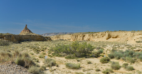 vu panoramique sur une formation rocheuse des Les Bardenas Reales dans le désert de Navarre en Espagne