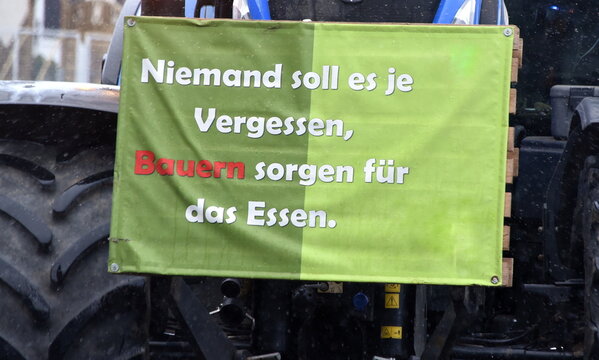 Transparent: "Niemand soll es je vergessen, Bauern sorgen f&uuml;r das Essen."