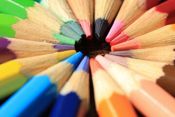 Obraz premium Macro photo of colored pencils together in a circle. Concept of desk tools.