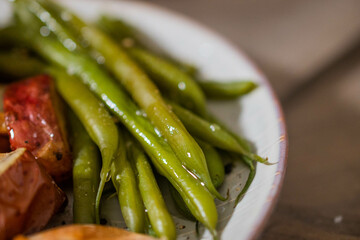 cupcake, cake, dessert, food, sweet, cream, baked, icing, chocolate, frosting, cup, snack, pink, cupcakes, delicious, white, pastry, birthday, party, decorated, muffin, cakes, bakery, nobody, celebrat