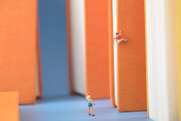 People who miniaturize creative climbing textbooks