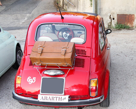  Fiat 695 Arbarth car with suitcase on panier