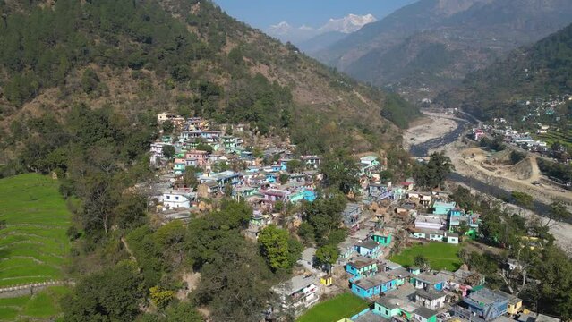 Hat (haat) village is located in Augustmuni block and Ukhimath tehsil of Rudraprayag district