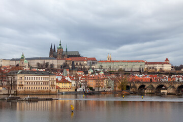 Obraz premium Prague Castle with St. Vitus Cathedral over Lesser town.