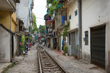 Fototapeta na wymiar The railroad passing through the residential quarter of Hanoi