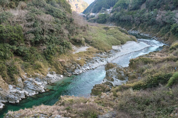 吉野川の侵食によって形成された大歩危渓谷