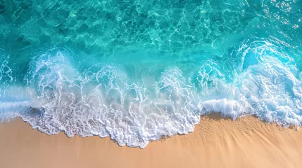 Keuken spatwand met foto Aerial view of a white sand beach with crystal clear turquoise waters, waves, and shoreline © sorapop