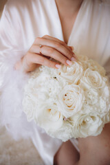 Naklejka premium bride holding bouquet of flowers. High quality photo