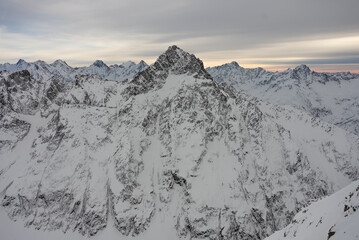 Fototapeta na wymiar Snowy alps mountains in Europe.. French alps in winter, Les deux alpes Rhone Alpes in France Europe