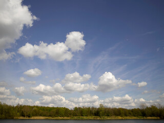 Fototapeta na wymiar Bleu sky with white clouds