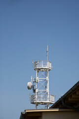 Weißer Funkturm in Mecklenburg-Vorpommern 