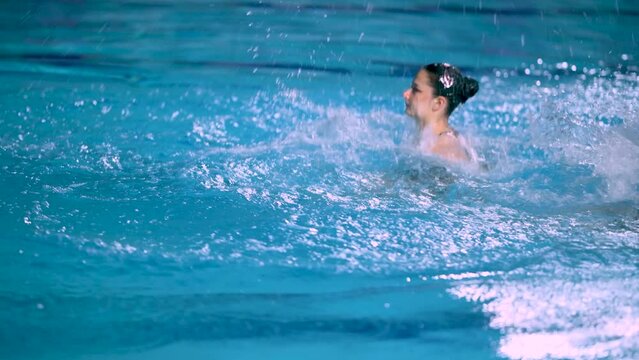 Synchronized Swimmers in the Swimming Pool