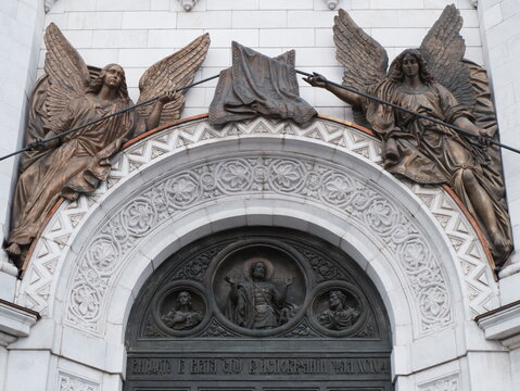 Decorations of bronze figures above the entrance of the temple.