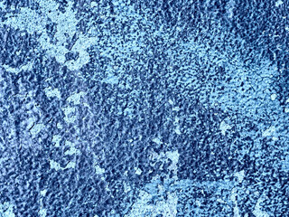 Hintergrund aus einem alten Anstrich blauer Farbe, der von einer Wand abblättert - 718099967