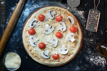 Pizza with cheese, mushrooms and tomatoes.