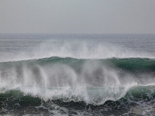 Breaking wave with spray