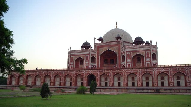 Humayun's tomb is located in New Delhi, India