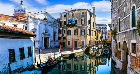 romantic Venetian streets and canals. Bridges of Venice, Italy - obrazy, fototapety, plakaty