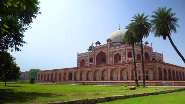 Humayun's tomb is located in New Delhi, India