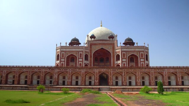 Humayun's tomb is located in New Delhi, India