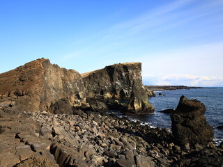 Valahnúkamöl is a high boulder ridge composed of well rounded stones located in the Reykjanes Peninsula
