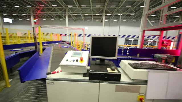 Conveyor belt with many packages at automated sorting center 
