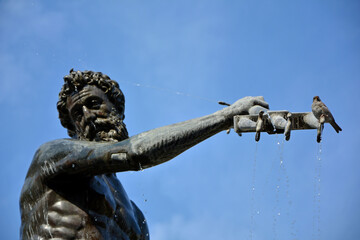 neptun na tle niebia, fontanna, fontanna z neptunem, neptun na tle niebieskiego nieba, fountain with neptune against blue sky background, god of sea and oceans Neptune (Poseidon, Triton),  wróbel,  © kateej