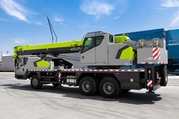 Mobile Crane Trucks for construction 