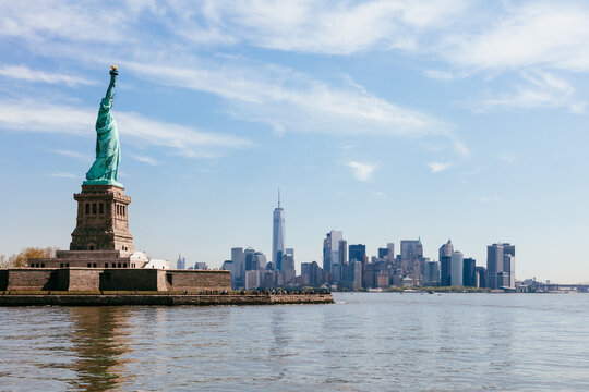 Statue of liberty and Manhattan skyline, New York city, USA