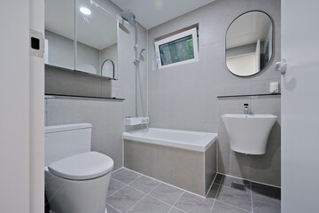 The bathroom bathtub needs to be installed even if it is small so that the child likes it
