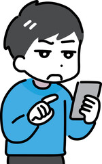 目を細めてスマホを見る私服の男性