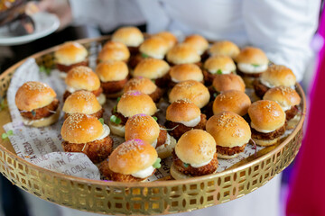 alimento, desayuno, comida, casero, asado, delicioso, apetitoso, salado, hamburguesas, carne, angus, caliente, plato, sabroso, exquisito, bandeja, bandejeo, celebración