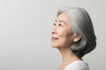 日本人シニア女性の横顔（おばあさん・おばあちゃん・アジア人・白背景・背景なし）	