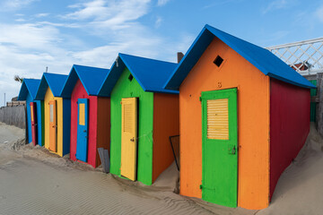 Fototapeta na wymiar spiaggia a colori @ la playa, maccarese