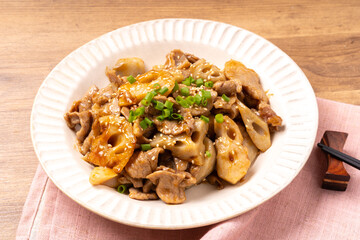 豚とレンコンの甘辛炒め