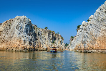 Jabalpur, Madhya Pradesh/India : October 24, 2018 – Dhuandhar waterfall in Narmada river at Bhedaghat, Jabalpur.