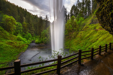 South Falls at Silver Falls State Park, Oregon, with lush greenery. - obrazy, fototapety, plakaty