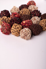 photo unhealthy eating, still life, gift, elegance, choice, copy space, white color, image, background, dark, brown, dessert, sweet, closeup, bonbon, sugar, delicious, assortment