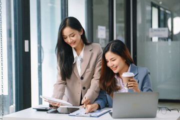 Those who work hard, win in the conference room new startup project.