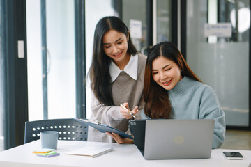 Those who work hard, win in the conference room new startup project.