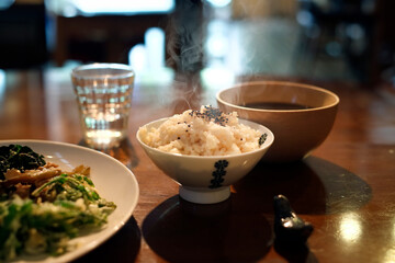 ご飯と味噌汁